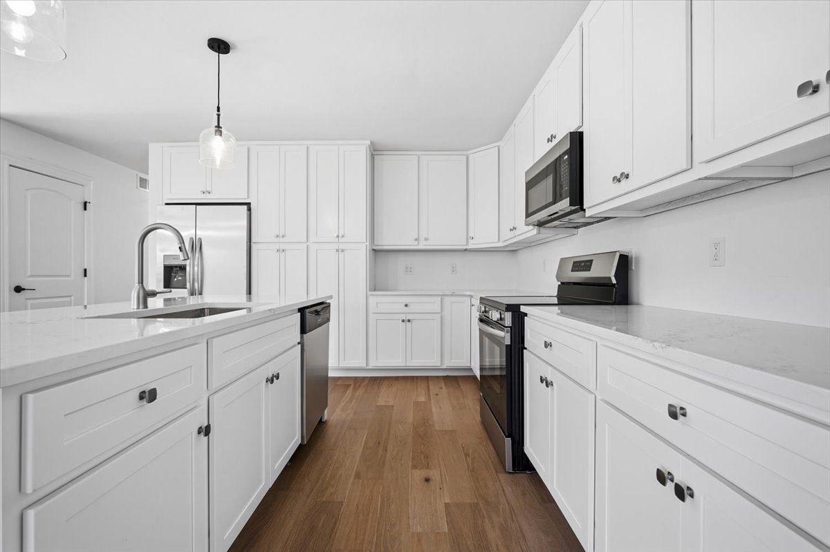 9646 Ridgewood Court, Bloomington, IL 61705