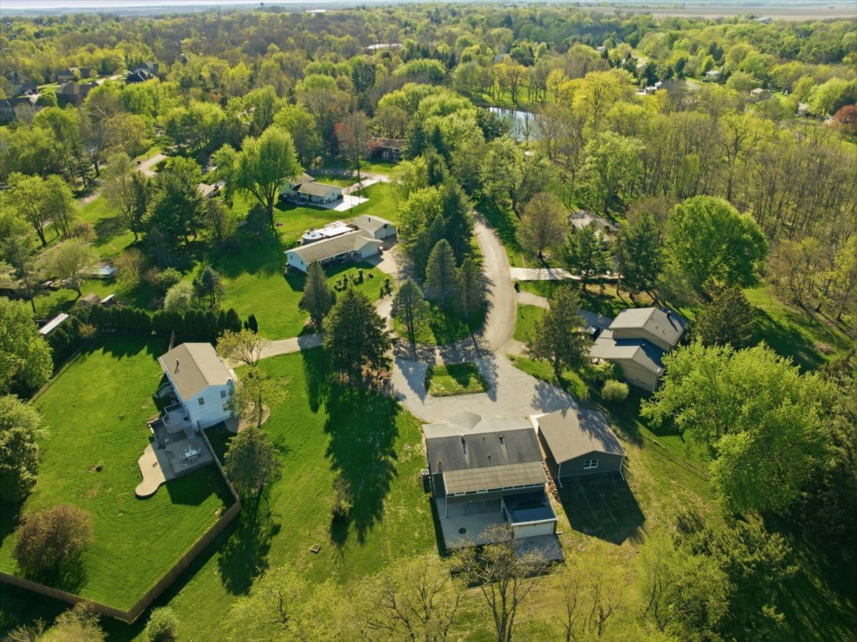 9646 Ridgewood Court, Bloomington, IL 61705