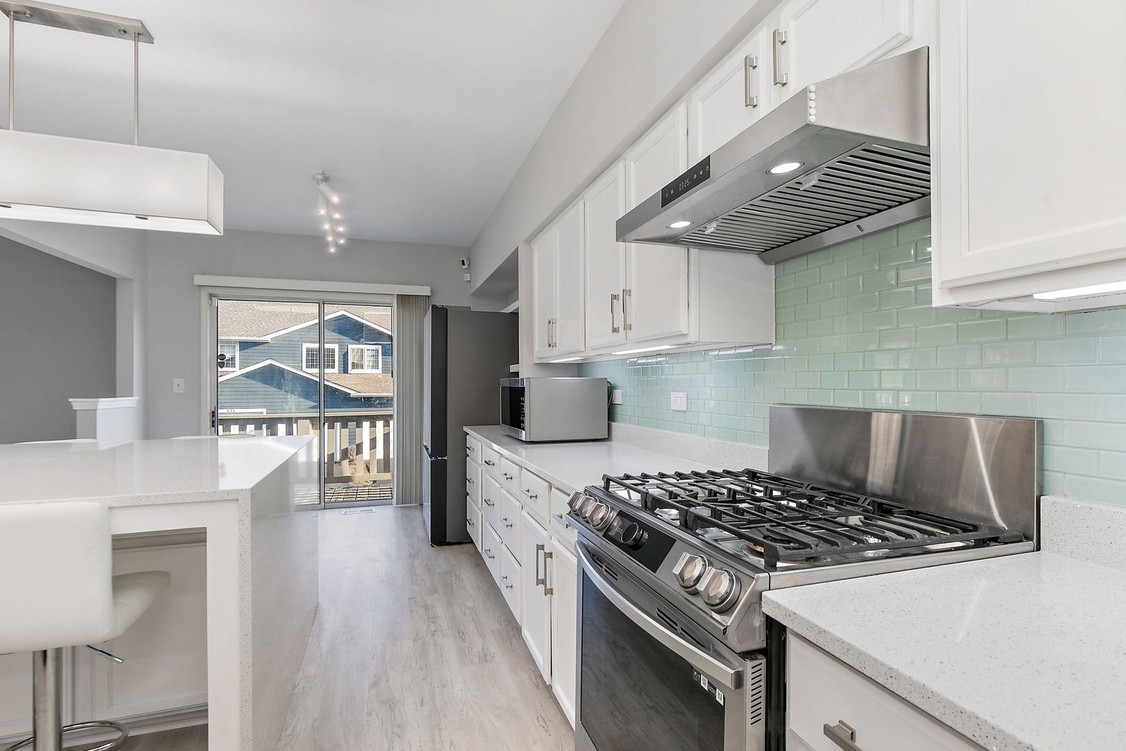 537 W Parkside Drive, Palatine, IL 60067