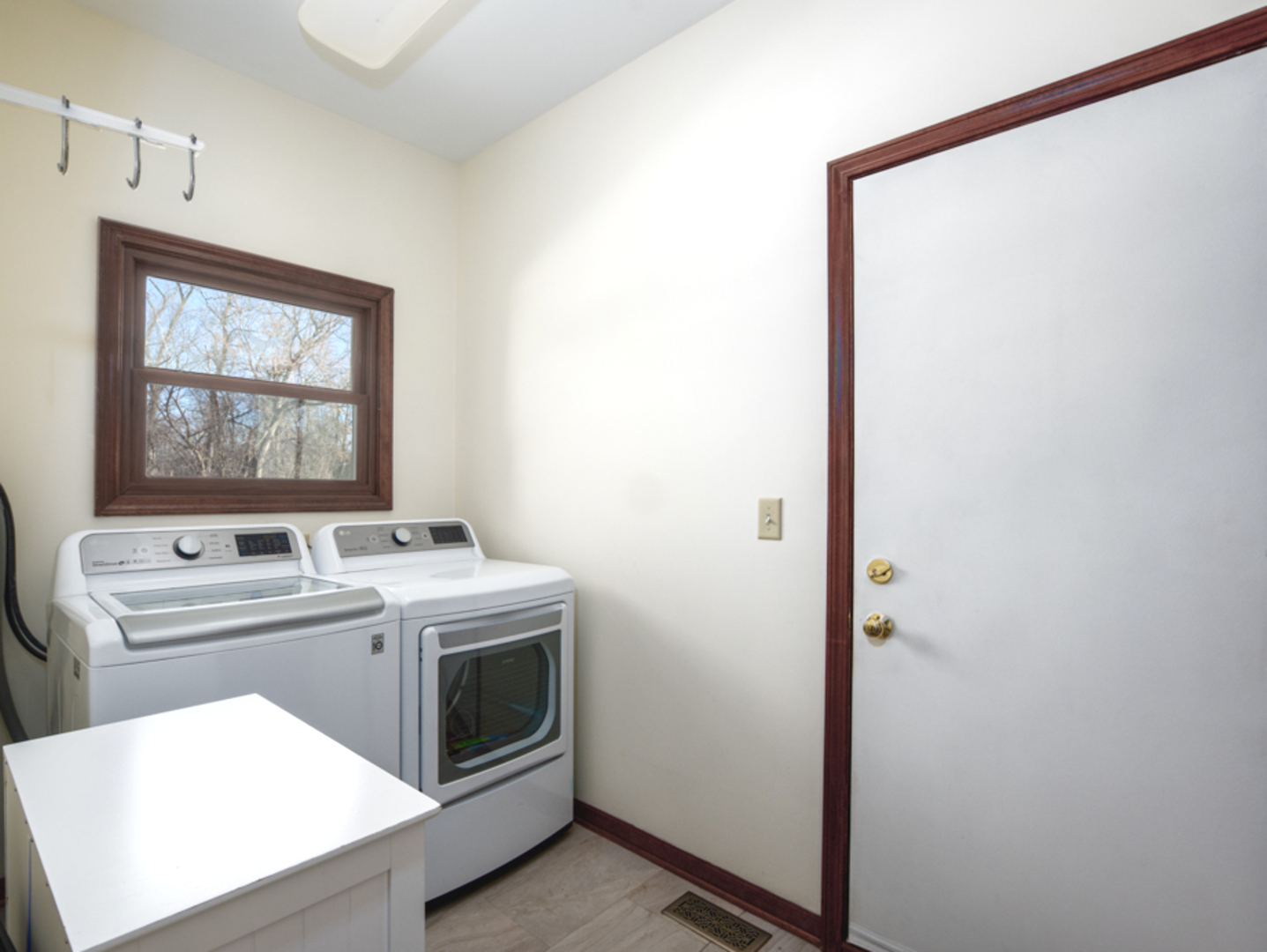 1351 Callen Lane, Des Plaines, IL 60016