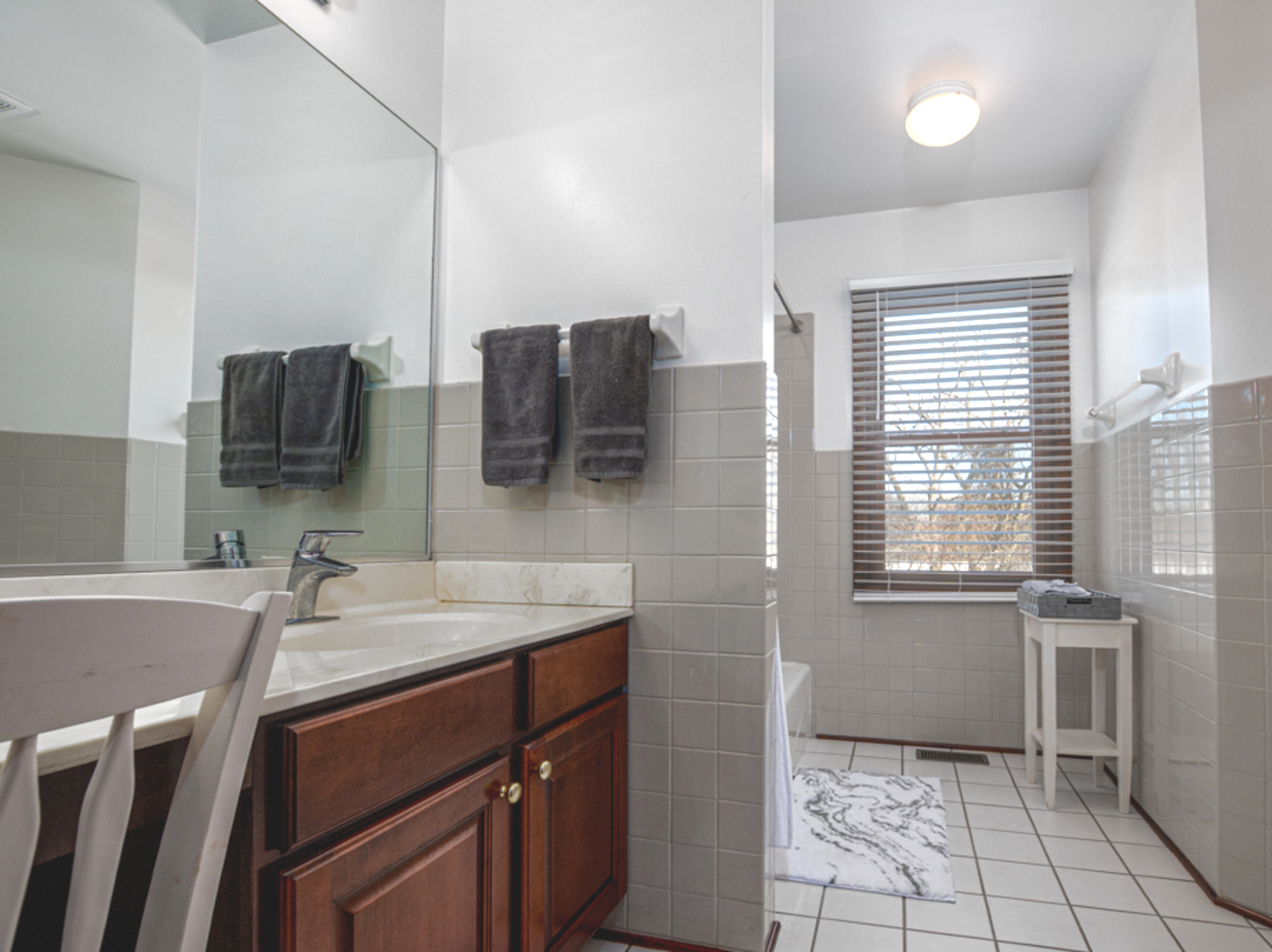 1351 Callen Lane, Des Plaines, IL 60016