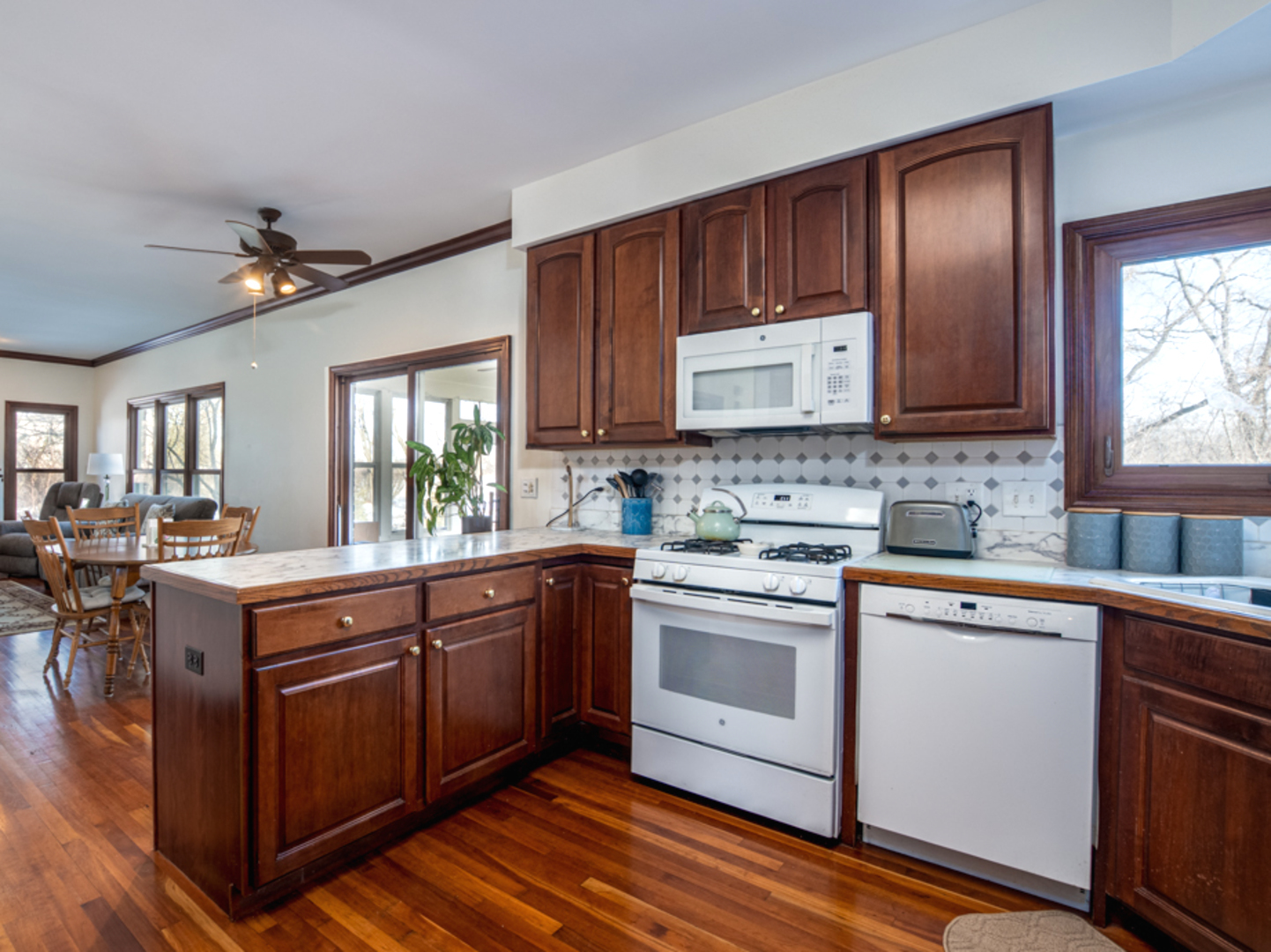 1351 Callen Lane, Des Plaines, IL 60016