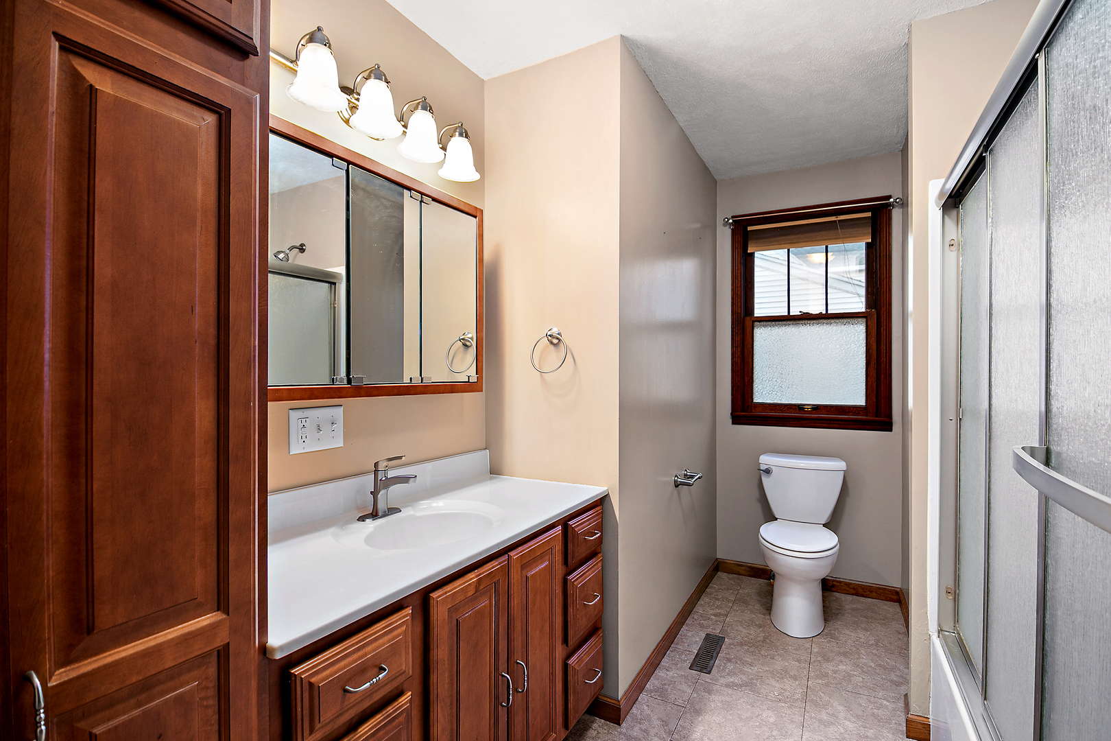 203 E Lake Street, Ashkum, IL 60911