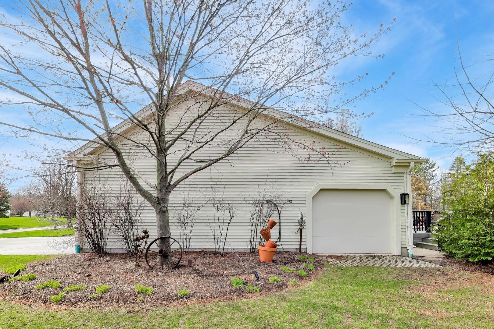 21752 N Mayfield Lane, Deer Park, IL 60010