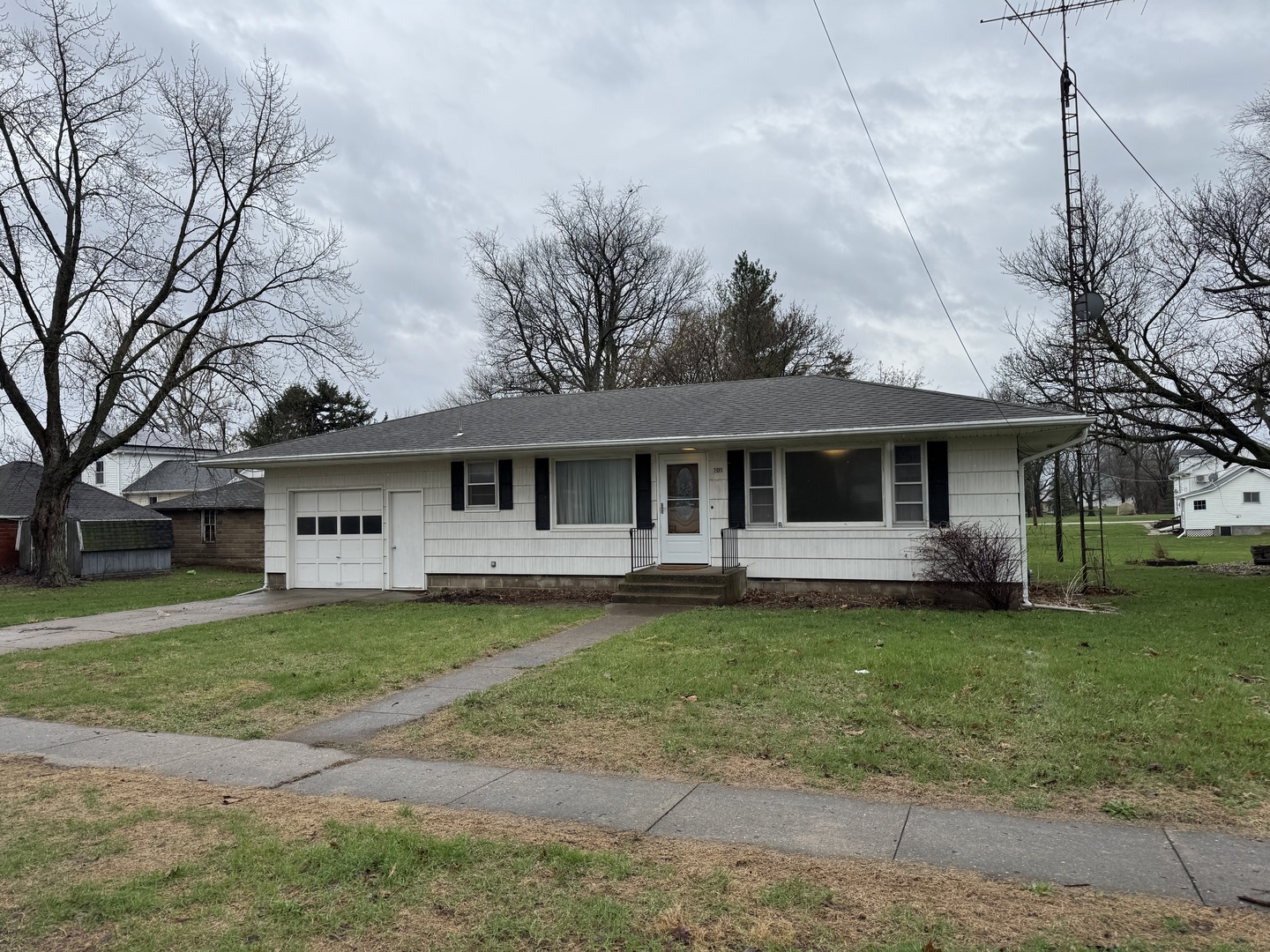 101 W High Street, Lamoille, IL 61330