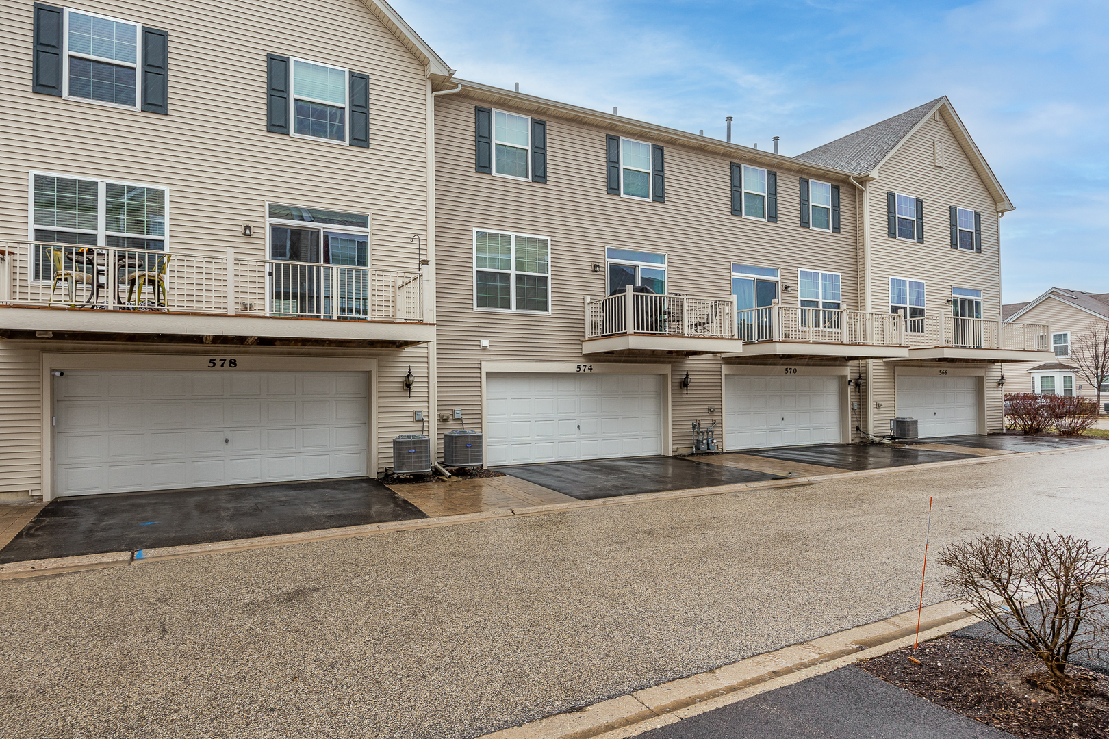 574 CANNONBALL Drive, Grayslake, IL 60030