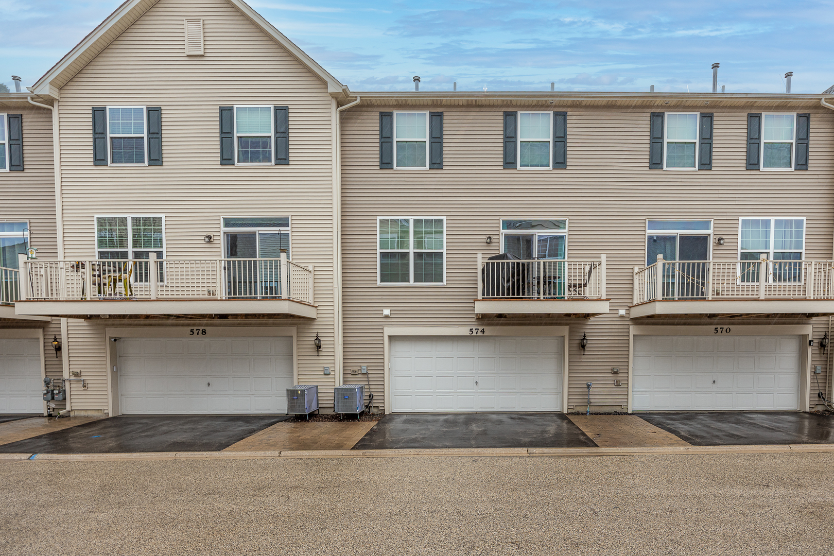 574 CANNONBALL Drive, Grayslake, IL 60030