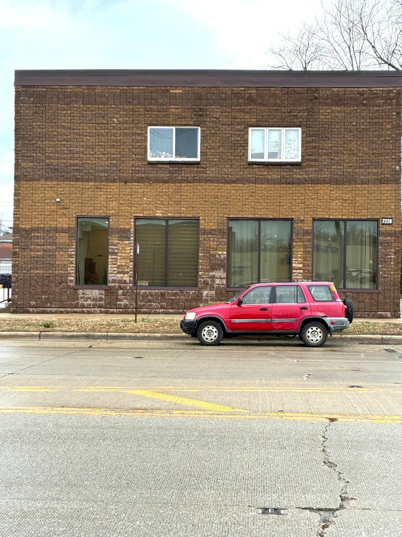 7228 39th Street #2W, Lyons, IL 60534