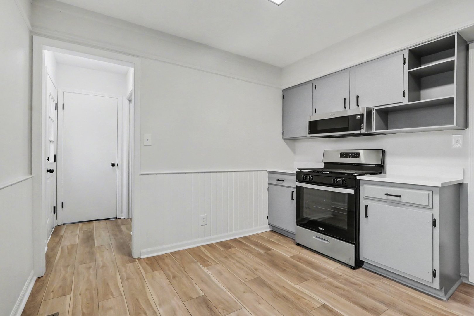 471 Woodlyn Drive, Aurora, IL 60505