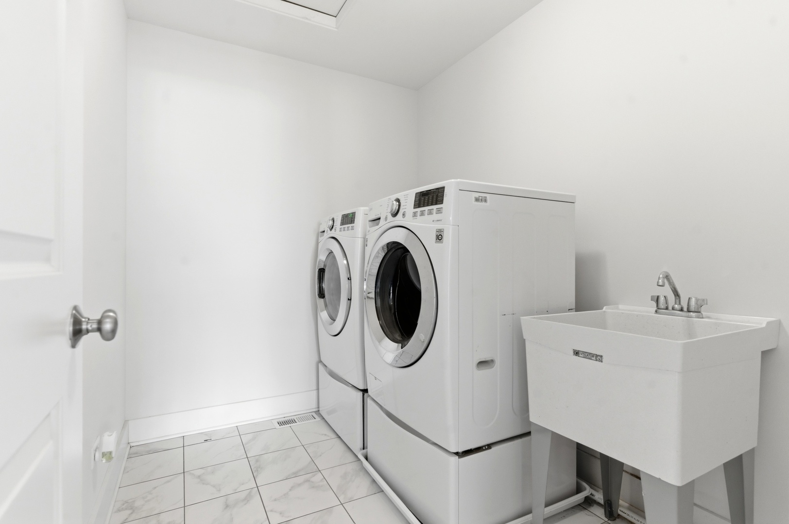 1385 Overton Drive, Lemont, IL 60439