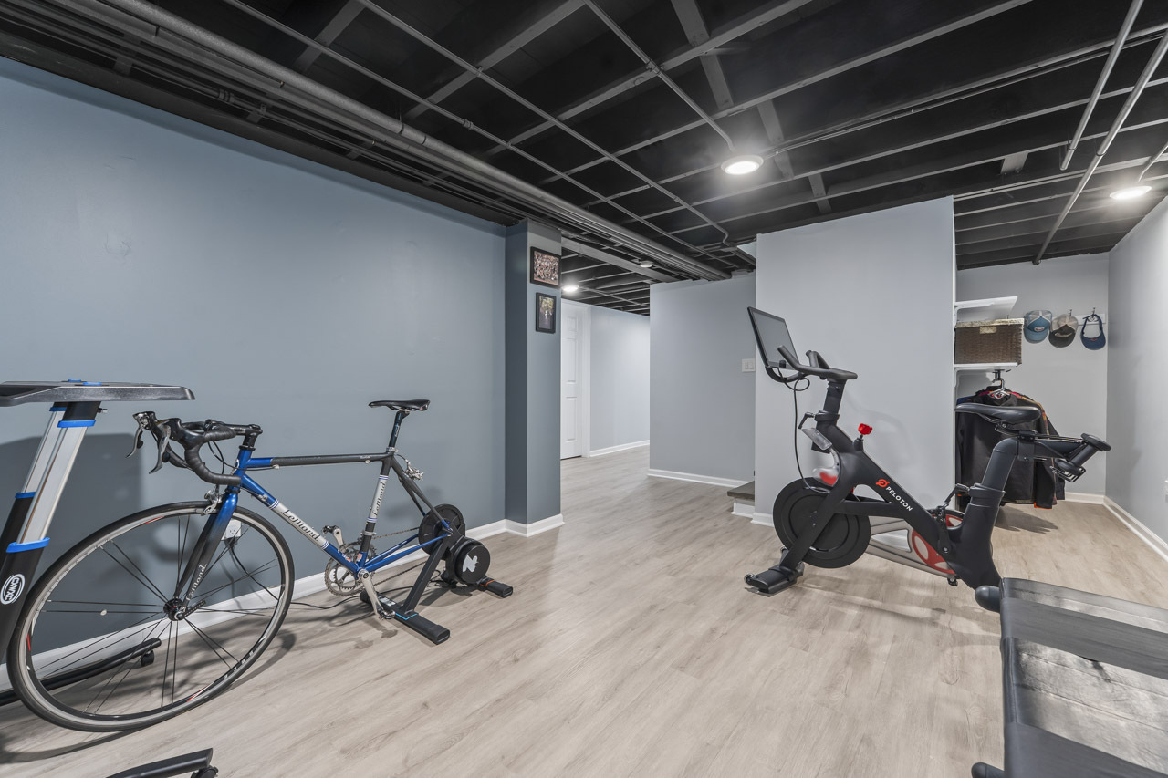 6628 N Onarga Avenue, Chicago, IL 60631