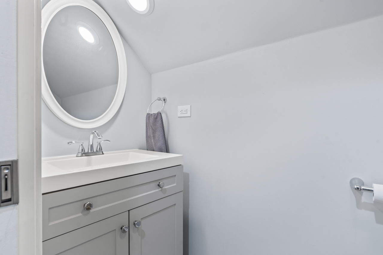 6628 N Onarga Avenue, Chicago, IL 60631