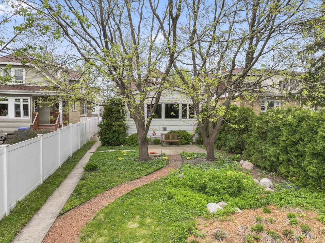 6628 N Onarga Avenue, Chicago, IL 60631