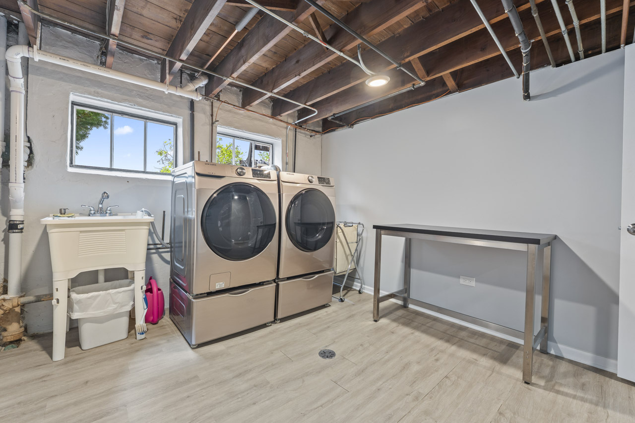 6628 N Onarga Avenue, Chicago, IL 60631