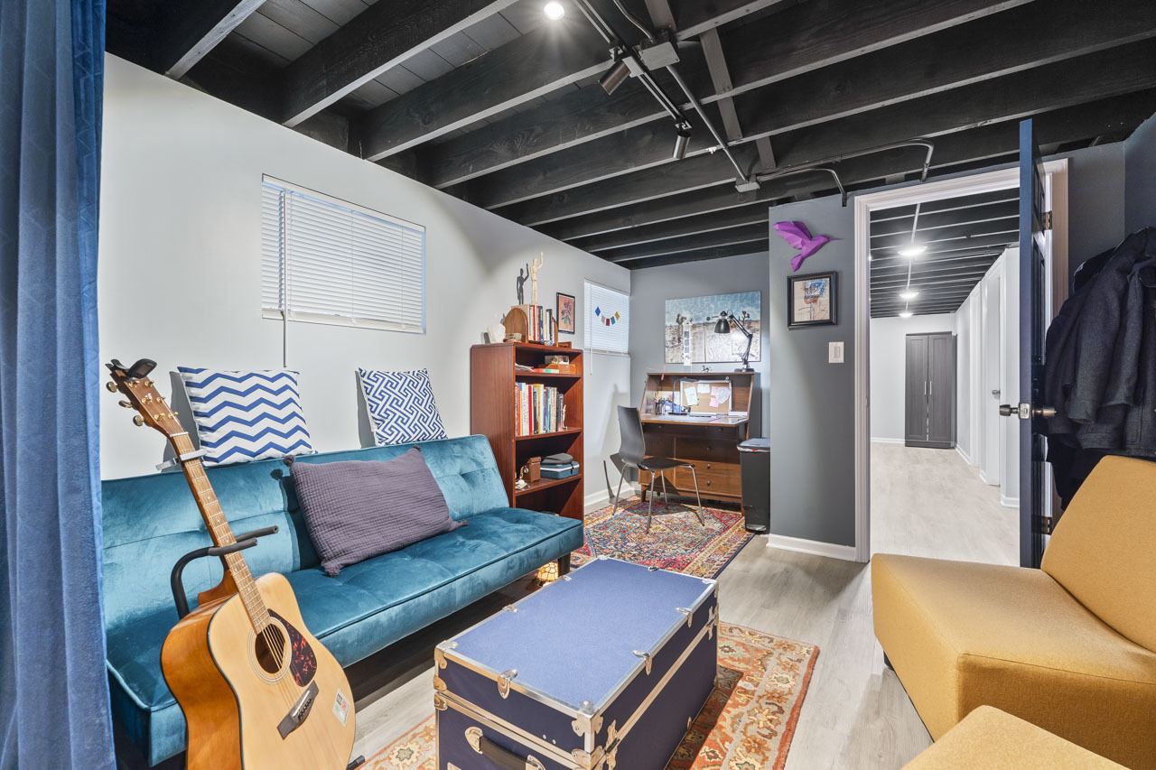 6628 N Onarga Avenue, Chicago, IL 60631