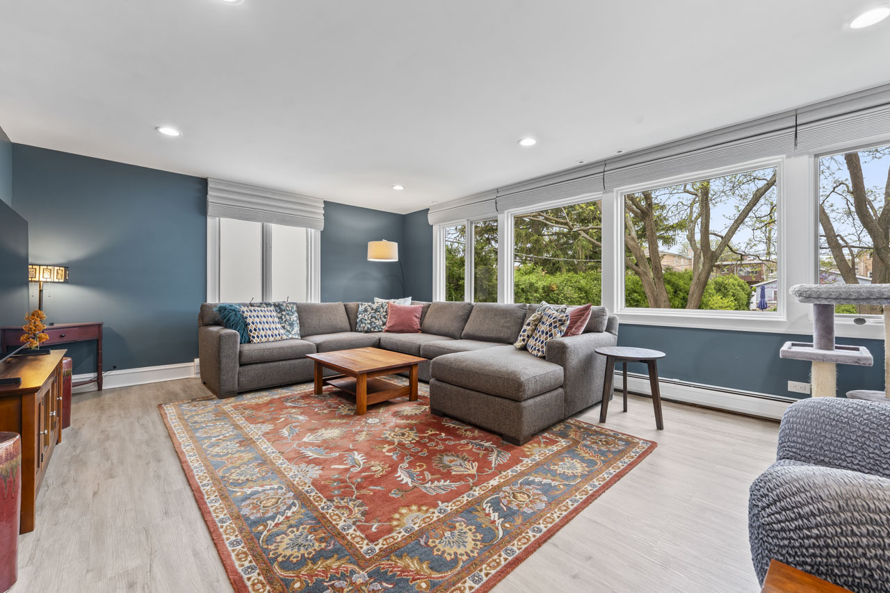 6628 N Onarga Avenue, Chicago, IL 60631