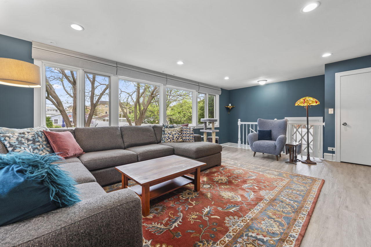 6628 N Onarga Avenue, Chicago, IL 60631