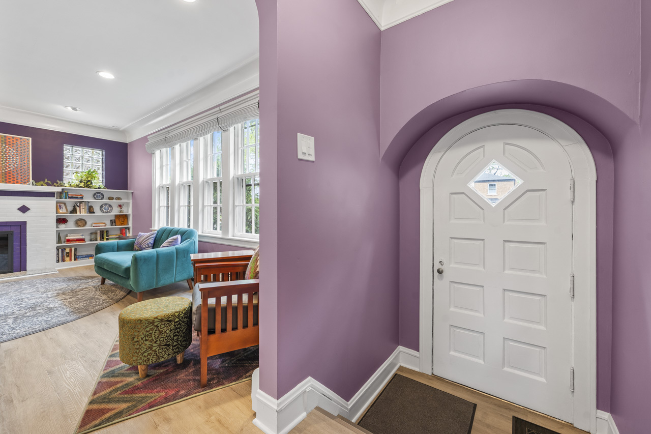 6628 N Onarga Avenue, Chicago, IL 60631