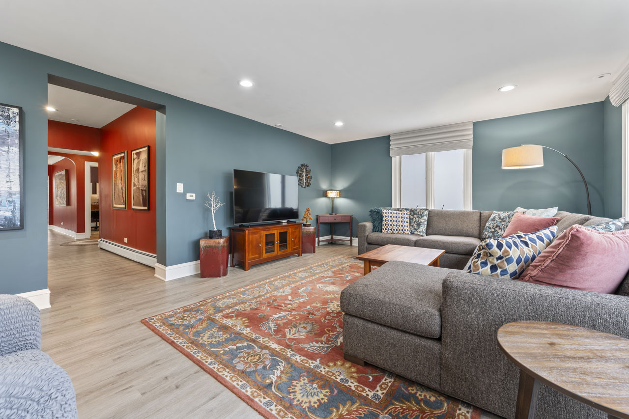 6628 N Onarga Avenue, Chicago, IL 60631