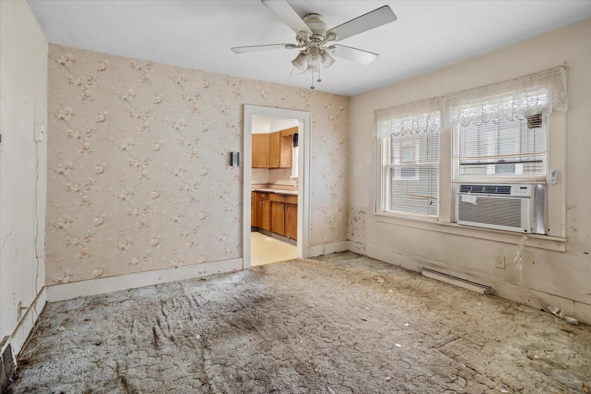 127 S Princeton Avenue, Villa Park, IL 60181