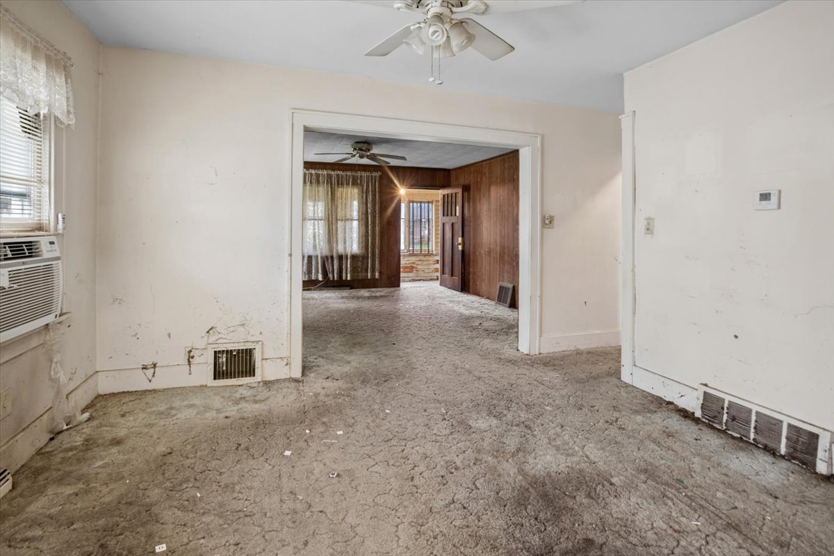 127 S Princeton Avenue, Villa Park, IL 60181