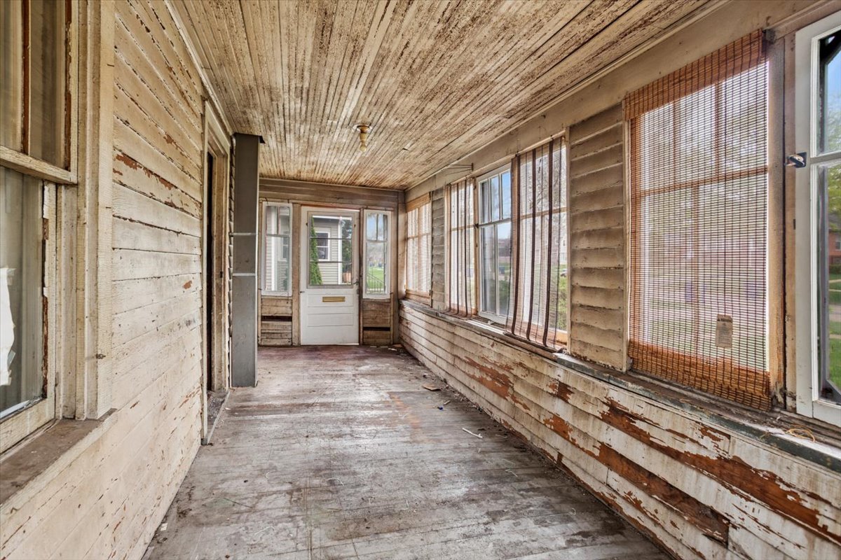 127 S Princeton Avenue, Villa Park, IL 60181