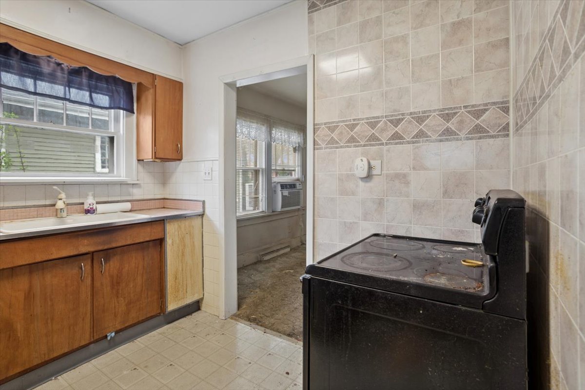 127 S Princeton Avenue, Villa Park, IL 60181