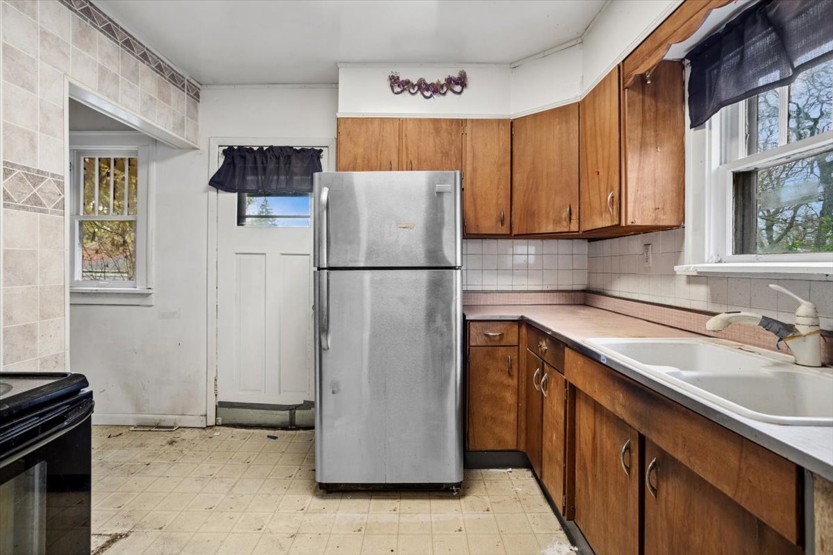 127 S Princeton Avenue, Villa Park, IL 60181