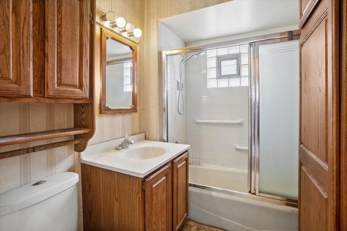 127 S Princeton Avenue, Villa Park, IL 60181