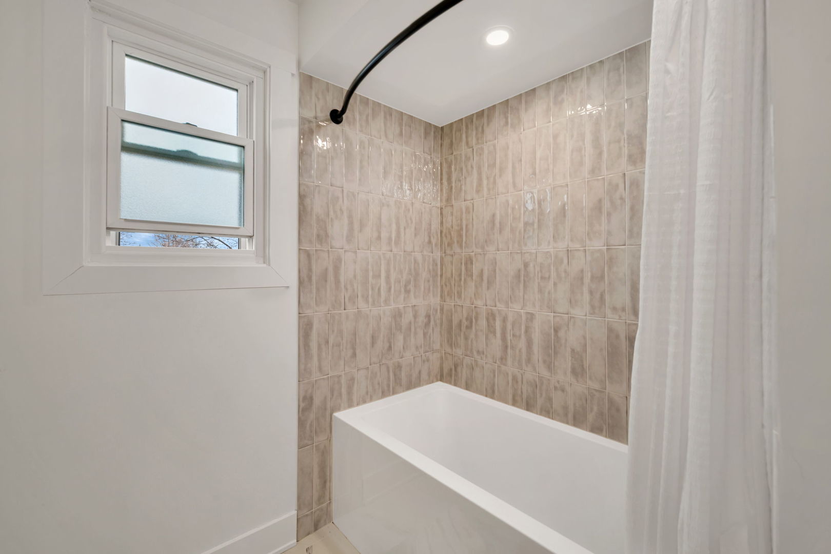 1111 Harvest Drive, Shorewood, IL 60404