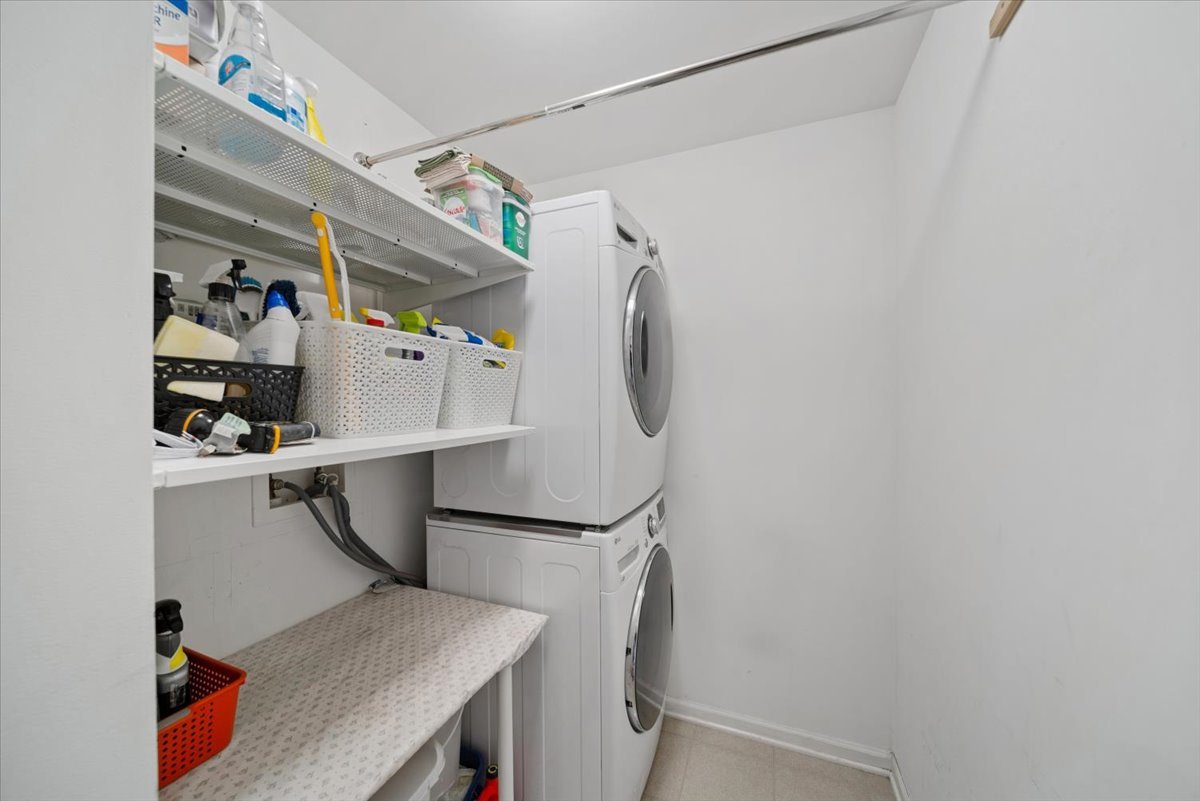 2552 Whitehall Lane, Naperville, IL 60564