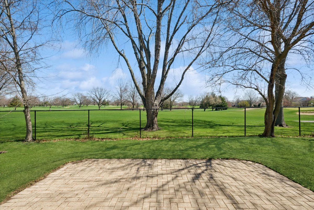 2552 Whitehall Lane, Naperville, IL 60564