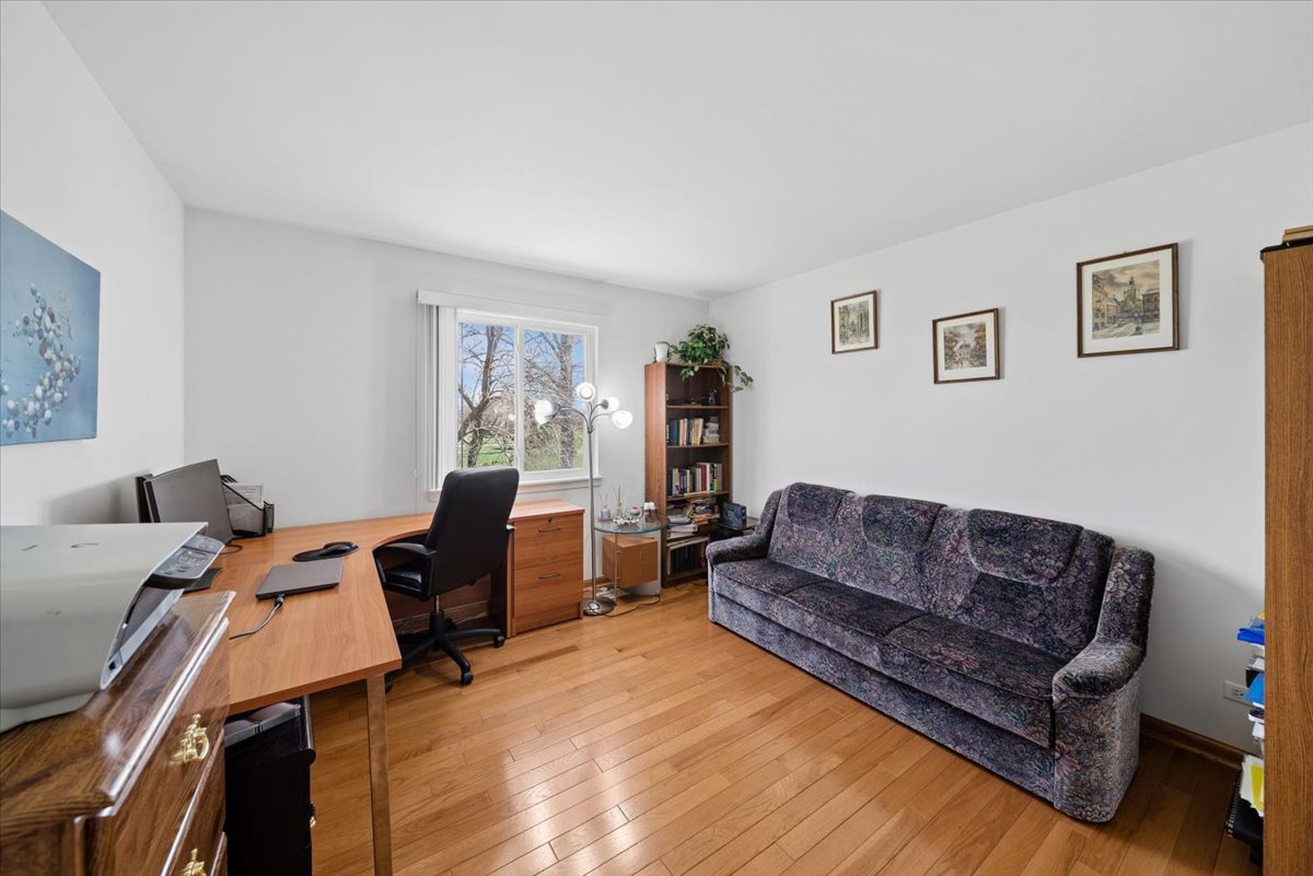 2552 Whitehall Lane, Naperville, IL 60564