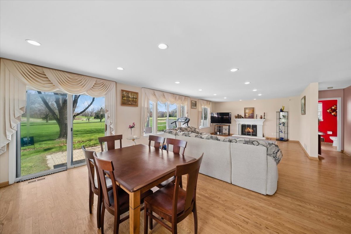 2552 Whitehall Lane, Naperville, IL 60564