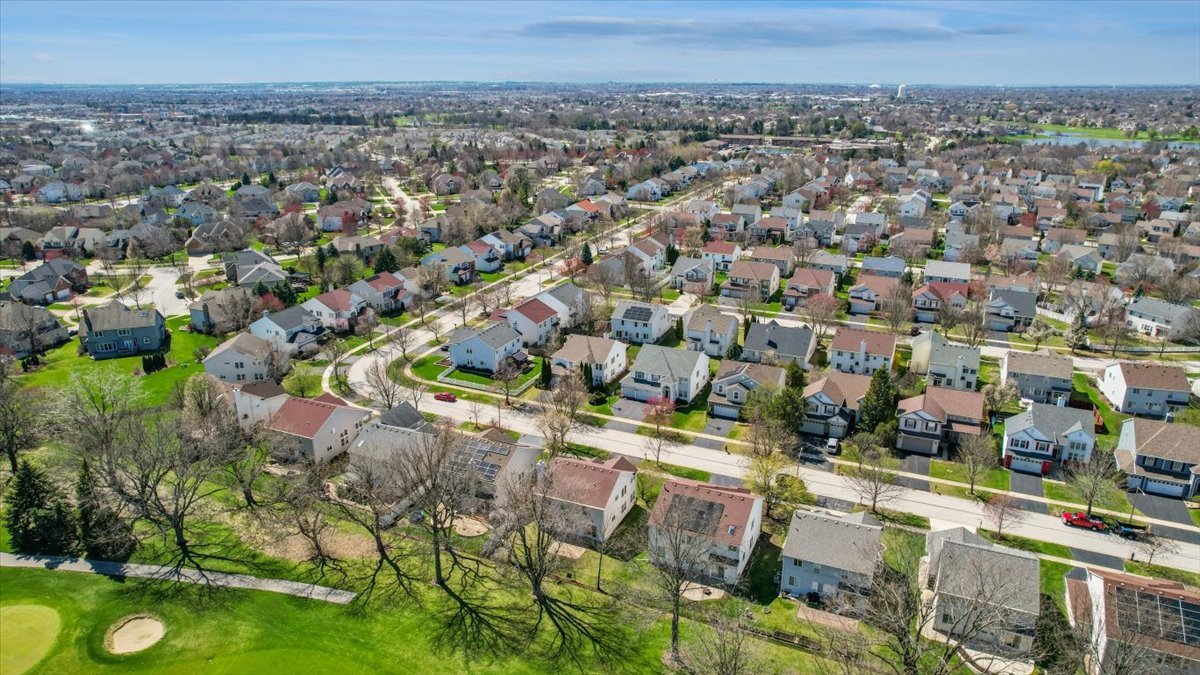 2552 Whitehall Lane, Naperville, IL 60564