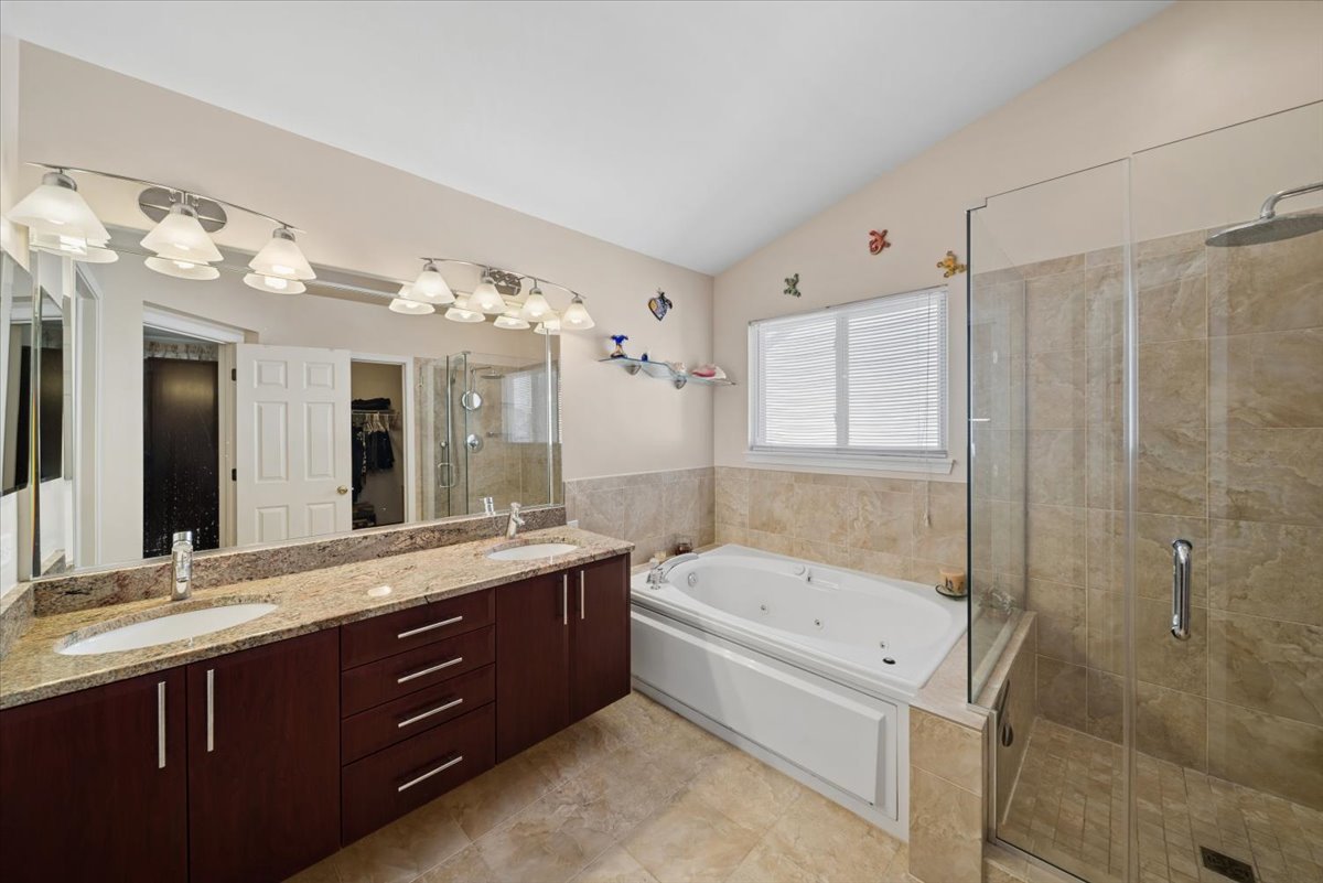 2552 Whitehall Lane, Naperville, IL 60564