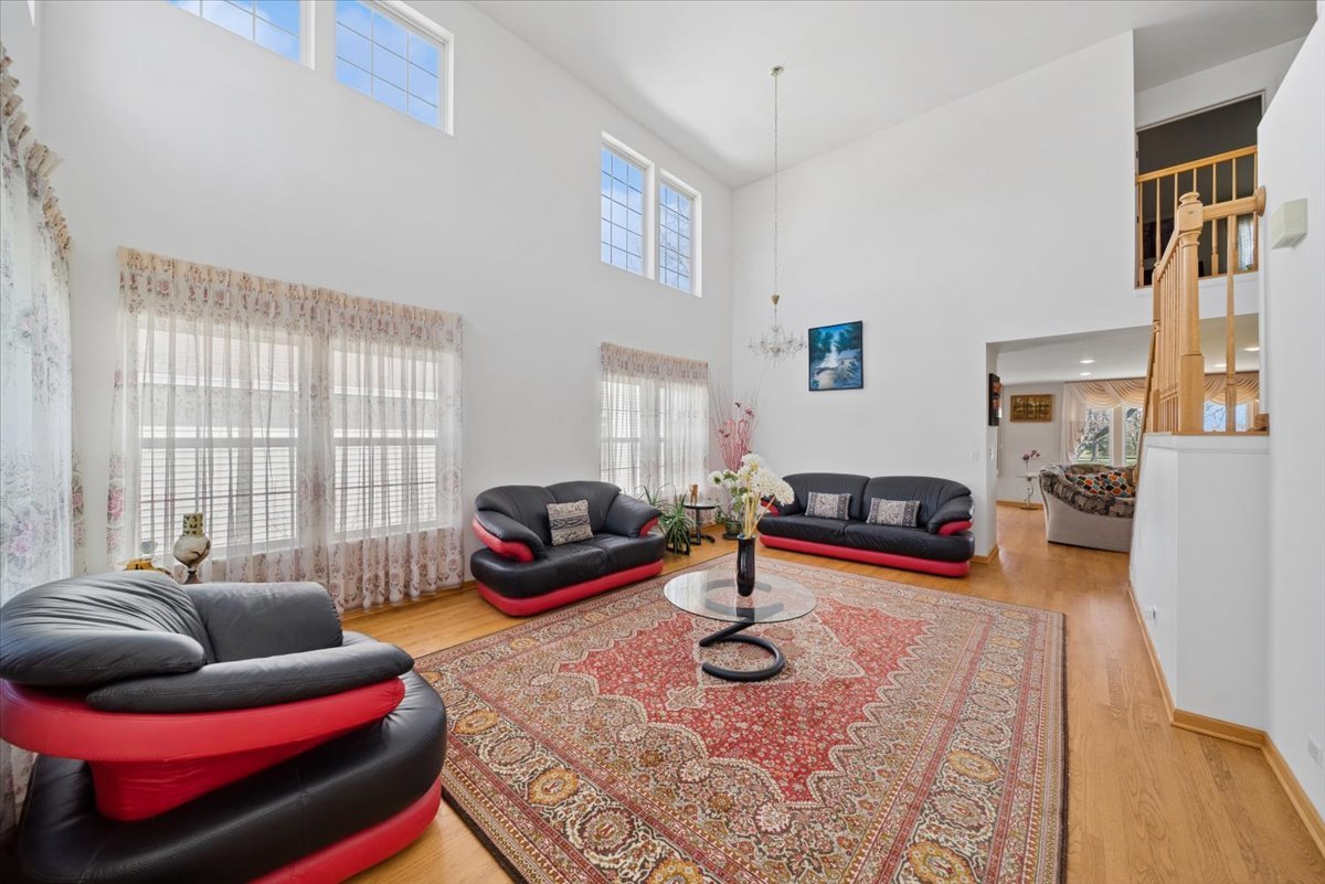 2552 Whitehall Lane, Naperville, IL 60564