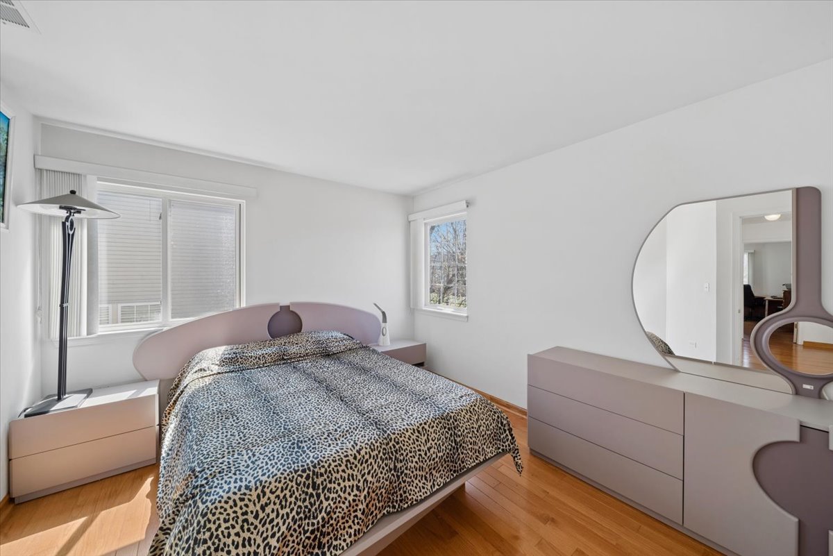 2552 Whitehall Lane, Naperville, IL 60564