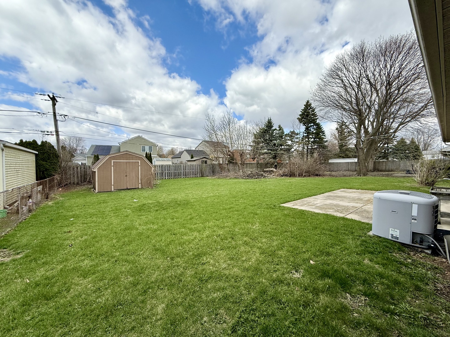 1320 N Elmwood Drive, Aurora, IL 60506