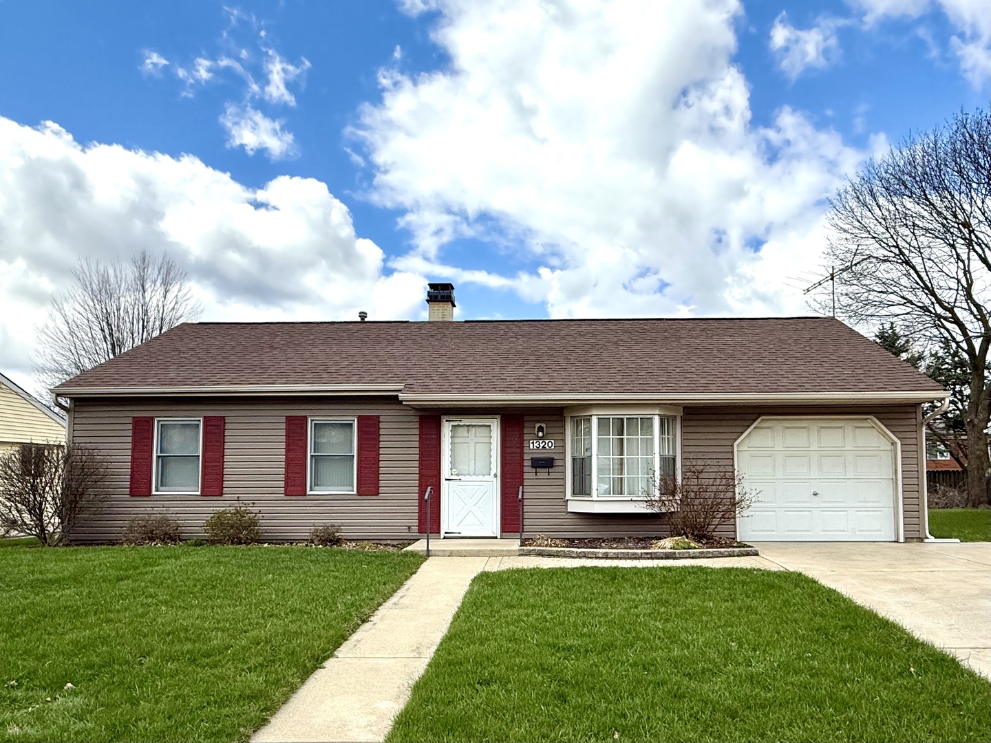 1320 N Elmwood Drive, Aurora, IL 60506