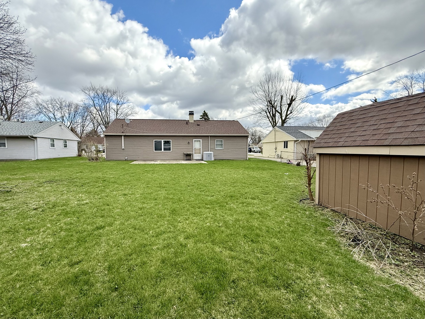 1320 N Elmwood Drive, Aurora, IL 60506