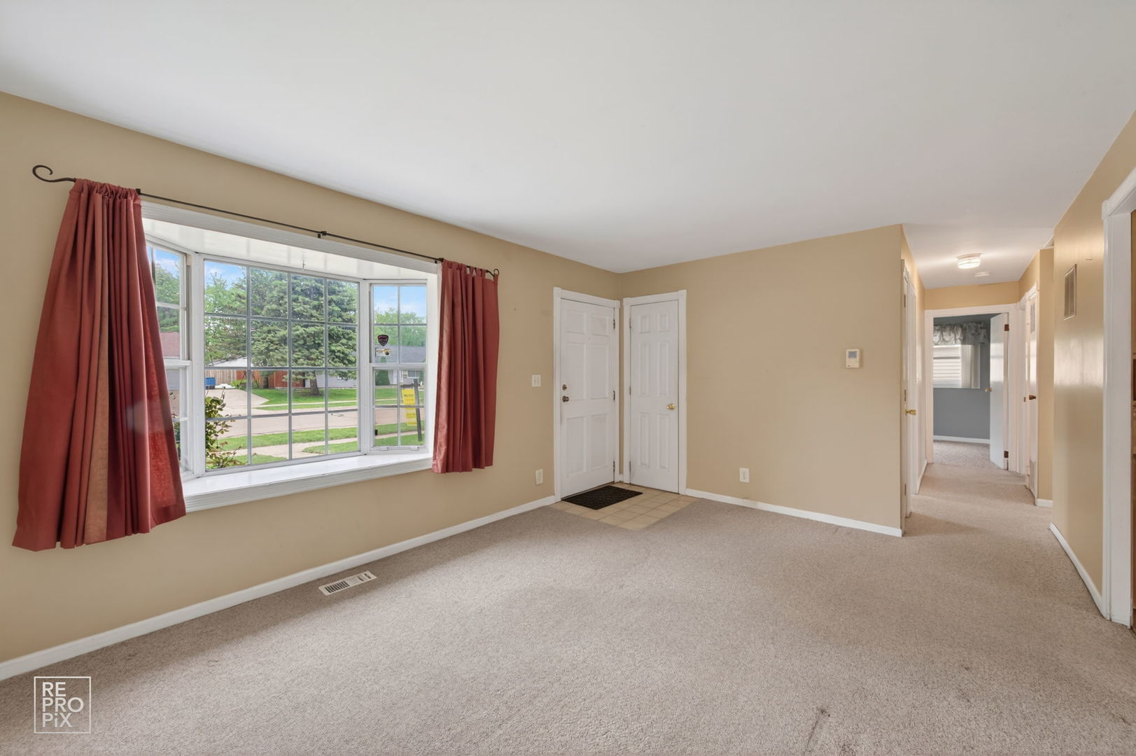 1320 N Elmwood Drive, Aurora, IL 60506