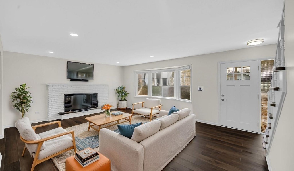 17525 Maple Avenue, Lansing, IL 60438