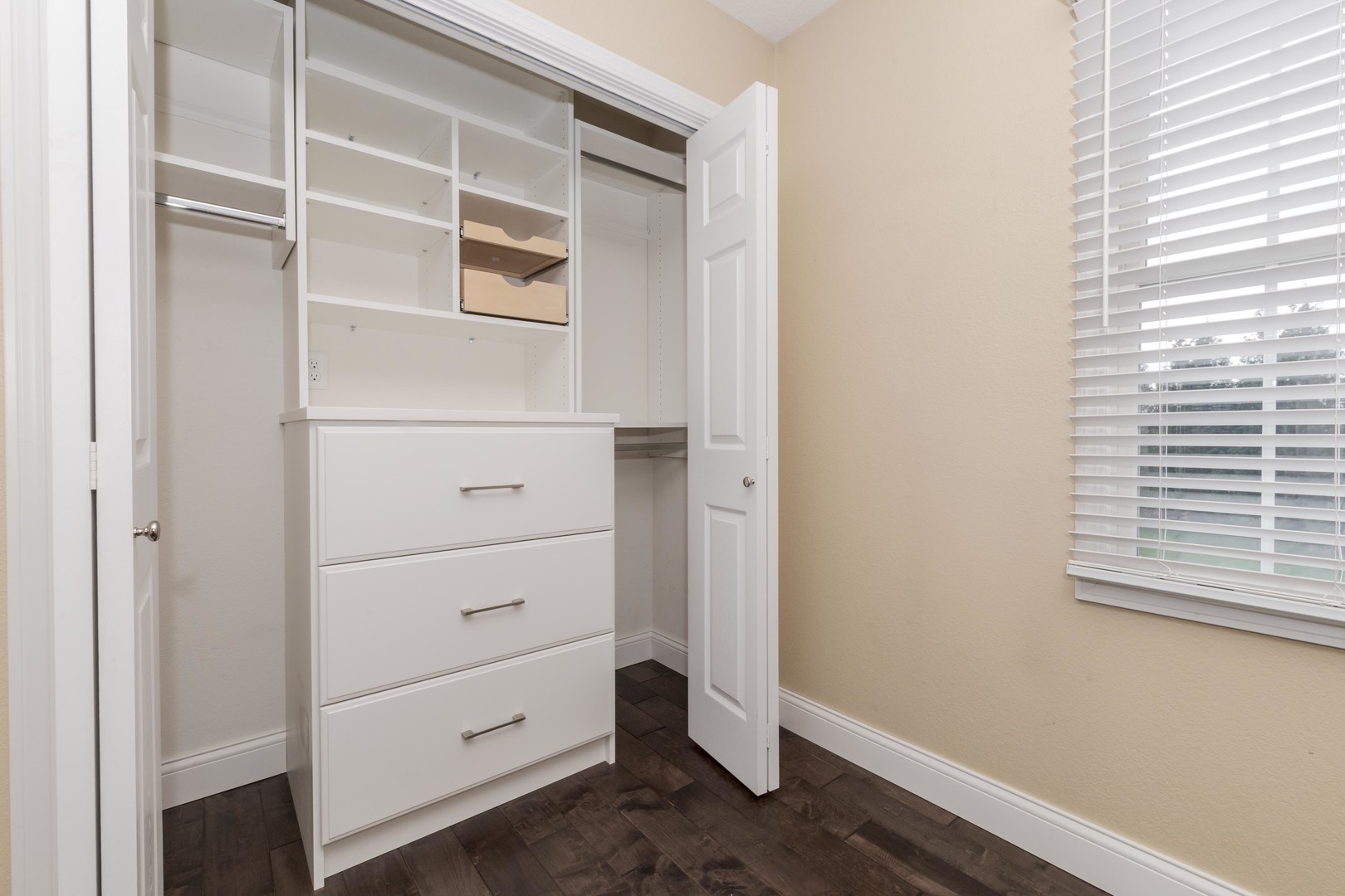 1510 Cashel Drive, Bloomington, IL 61704