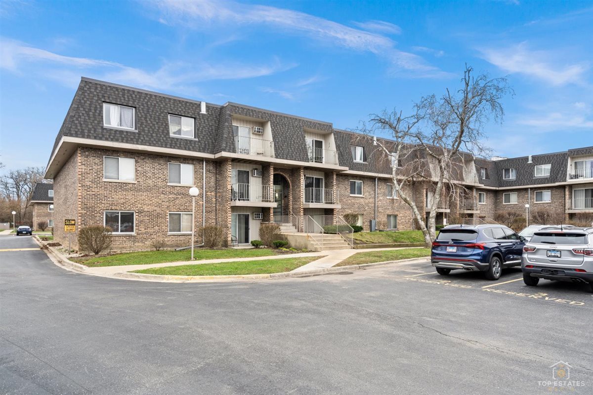 983 Crimson Court #2-206, Prospect Heights, IL 60070