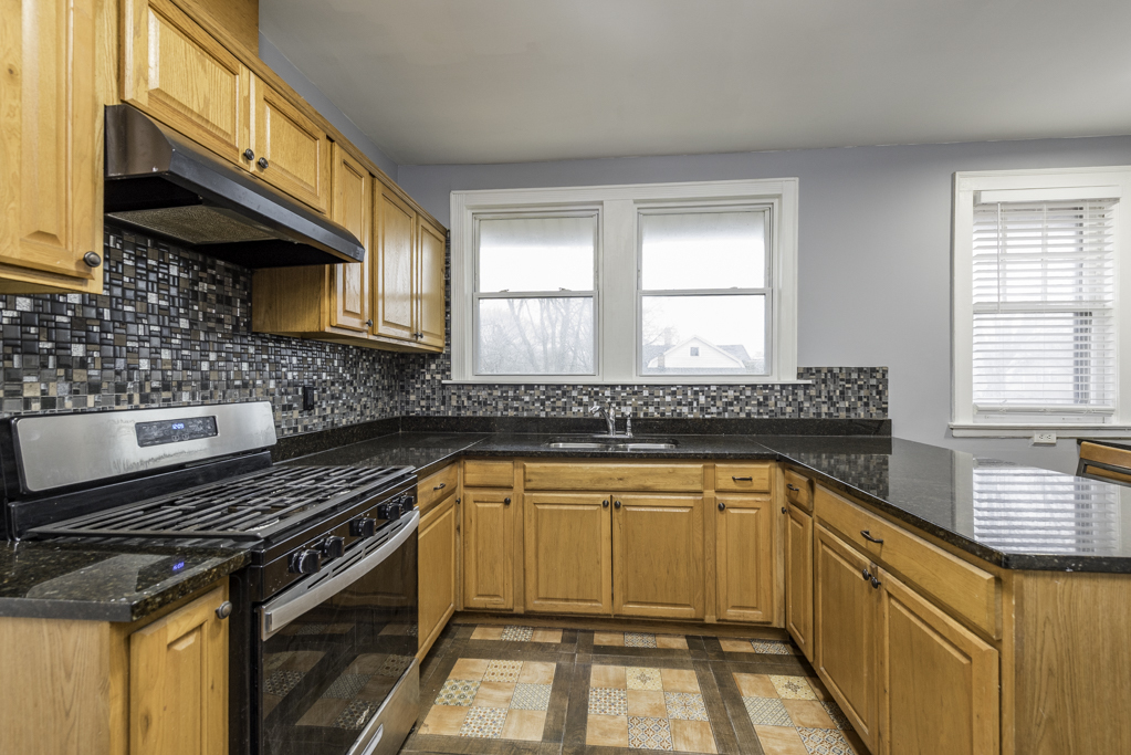 415 W Ridgeland Avenue #2, Waukegan, IL 60085