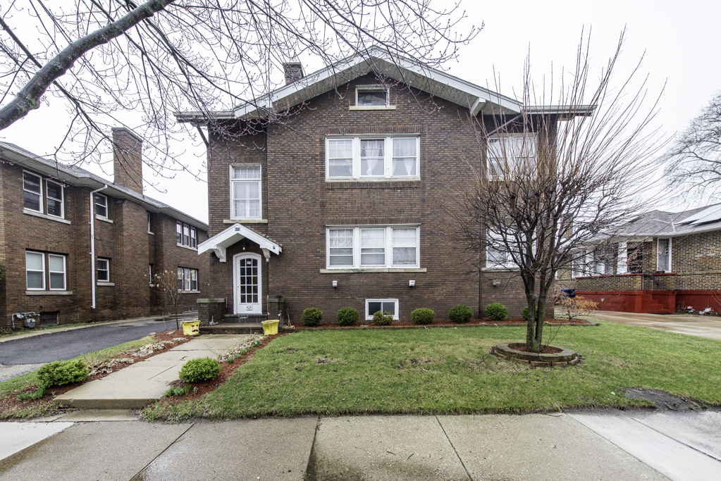 415 W Ridgeland Avenue #2, Waukegan, IL 60085