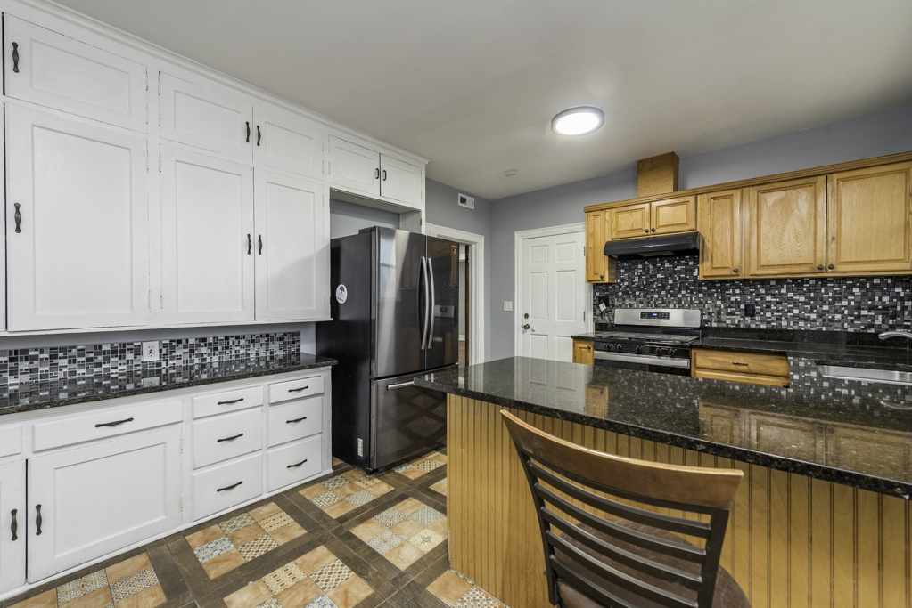 415 W Ridgeland Avenue #2, Waukegan, IL 60085