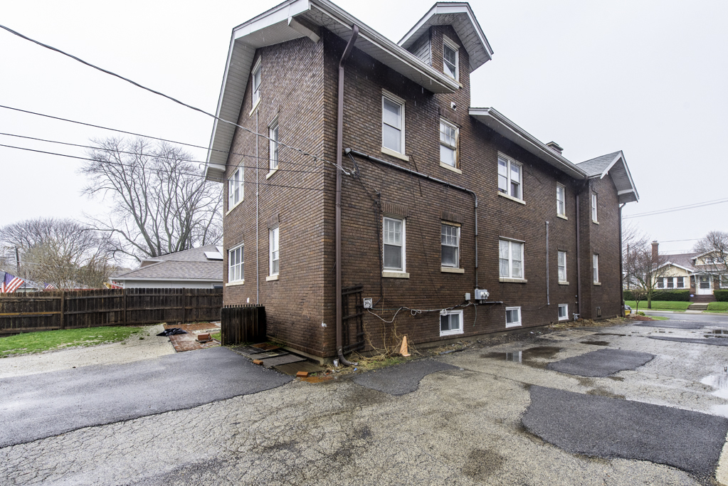 415 W Ridgeland Avenue #2, Waukegan, IL 60085