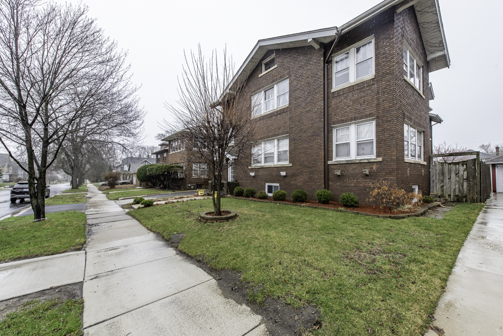 415 W Ridgeland Avenue #2, Waukegan, IL 60085